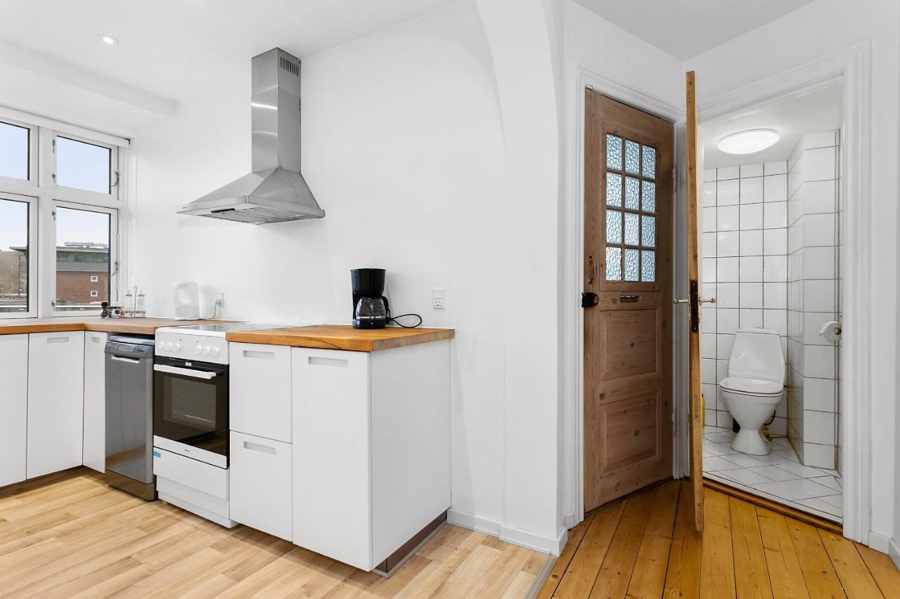Aday - Apartment Suite Aalborg Center Экстерьер фото