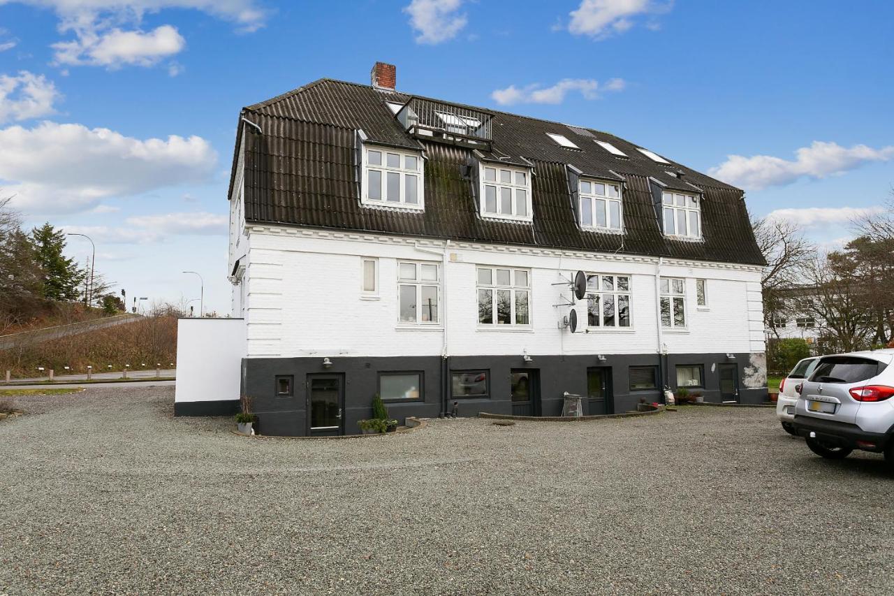 Aday - Apartment Suite Aalborg Center Экстерьер фото